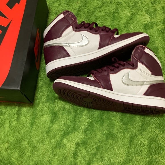 Jordan 1 high Top “Bordeaux “ Size 8 🔥🔥🔥✅ - Picture 2 of 7
